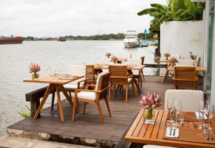 Boat House là một nơi lý tưởng để trải nghiệm cuộc sống ven biển, với các căn nhà thuyền độc đáo và không gian xanh mát, mang đến cho du khách cảm giác thư thái và yên bình.