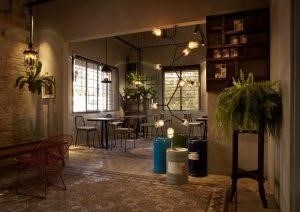 Bâng Khuâng Cafe là một quán cafe nổi tiếng ở thành phố, được biết đến với không gian thoáng đãng và phong cách trang trí độc đáo. Quán cafe có một menu đa dạng với các món đồ uống ngon, từ cà phê truyền thống đến các loại đặc sản độc đáo. Ngoài ra, Bâng Khuâng Cafe cũng có không gian ngoài trời rộng rãi và thoải mái, cho phép khách hàng thưởng thức cà phê và thư giãn trong không gian yên tĩnh và đẹp mắt.