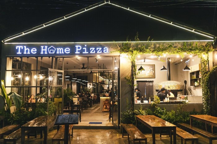 The Home Pizza là một nhà hàng chuyên phục vụ pizza, nổi tiếng với hương vị đặc trưng và chất lượng tuyệt vời, đem lại cho khách hàng trải nghiệm ẩm thực độc đáo và thú vị.