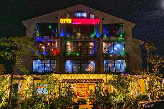 Otto Restaurant là một nhà hàng nổi tiếng với không gian sang trọng và phục vụ các món ăn châu Âu đa dạng và ngon miệng. Đây là địa điểm lý tưởng để thưởng thức ẩm thực cao cấp và trải nghiệm dịch vụ chuyên nghiệp.