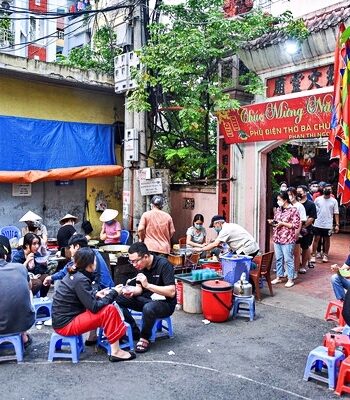 banh ran via he ha noi dong nghet khach xep hang nhu tray hoi doi mua gio tan tam 1