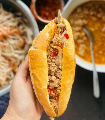 bi mat niu chan 3 doi thuc khach cua ba chu tiem banh mi nong truong 49 690