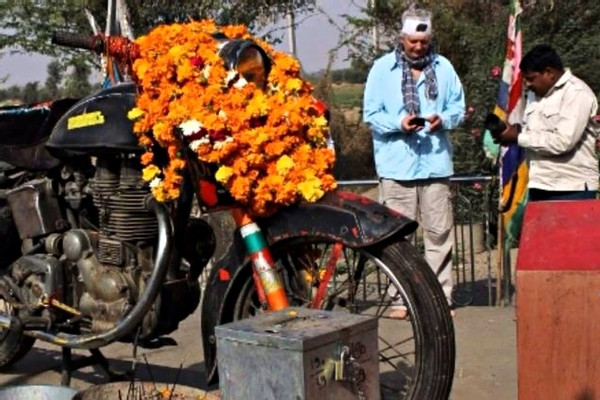 bullet banna temple8 750x422 1445