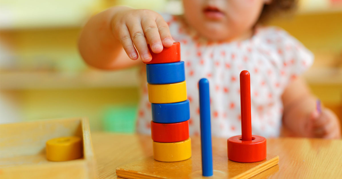 các giai đoạn phát triển của trẻ theo montessori