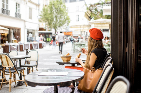 cafe eating alone 1 1024x676 1376