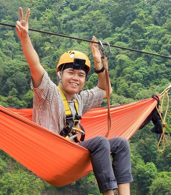 chang trai hai phong mac vong ngu dem lo lung giua vach nui cao 300m o lao 1214