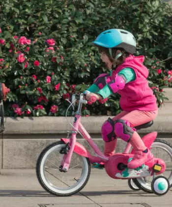 Trẻ 3 tuổi hoàn toàn có thể tập đi xe đạp được. (Ảnh: Sưu tầm internet)