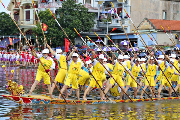 du khach thich thu do ve xem phu nu tren dao o quang ninh dua chai bang cay sao 547