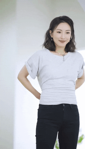 Cách buộc áo phông thành croptop cực kỳ trendy (Ảnh: Internet)