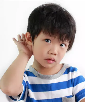 Trẻ em nên được rèn luyện kỹ năng lắng nghe nhiều hơn. (Ảnh: Sưu tầm internet)