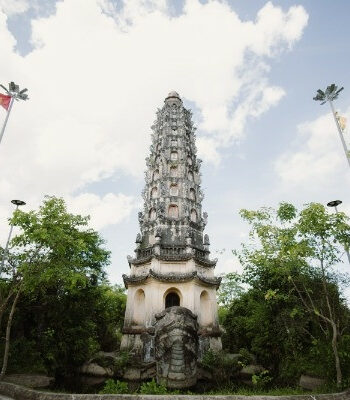 ngon thap chin tang troi trong ngoi chua thieng noi tieng nam dinh 1546