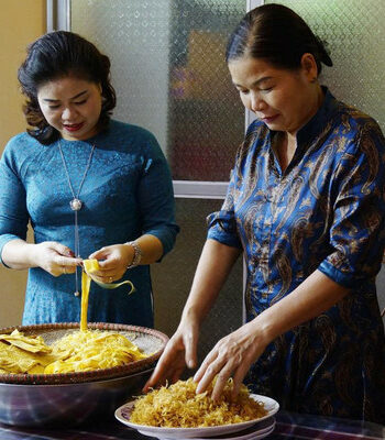 nguoi phu nu bat trang nau co ngon noi tieng bam nghe nho cau noi cua nguoi la 222