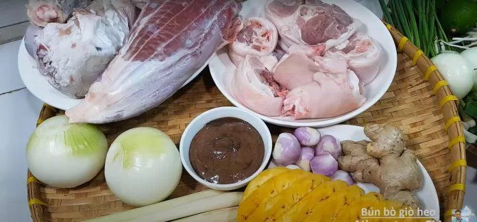 Nguyên liệu nấu bún bò giò heo