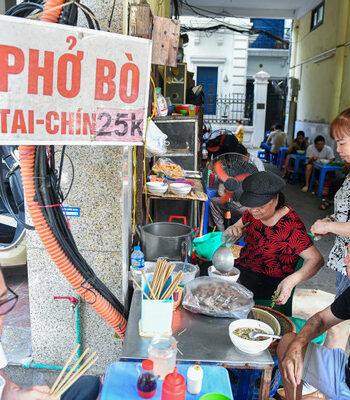 quan pho ha noi ban gia sieu re khach goi 15000 dong van vui ve phuc vu 59