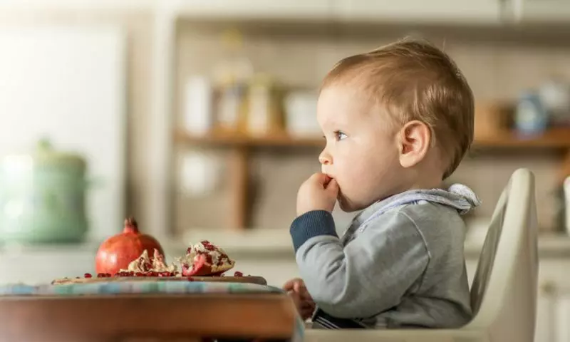 Trẻ nhỏ dễ bị hóc đồ ăn, đặc biệt là trẻ dưới 3 tuổi. (Ảnh: Nguồn Internet)