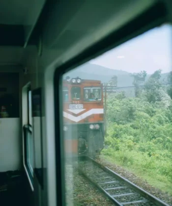 Chuyến hành trình tàu hỏa Đà Nẵng - Huế (Ảnh: Internet)