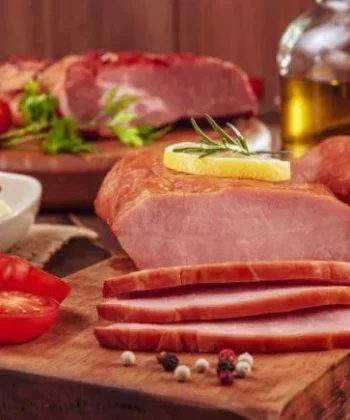 Thịt chế biến sẵn không tốt cho sức khỏe của người bị loãng xương (Nguồn: Internet)