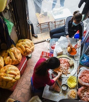 trai nguoc huynh hoa tiem banh mi re nhat ha noi van dong nuom nuop 40 nam het 400 o sang 1