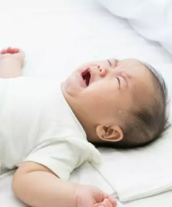Trẻ 6 tháng bị ngã từ trên giường xuống có bị ảnh hưởng đến não không. (Ảnh: Nguồn Internet)