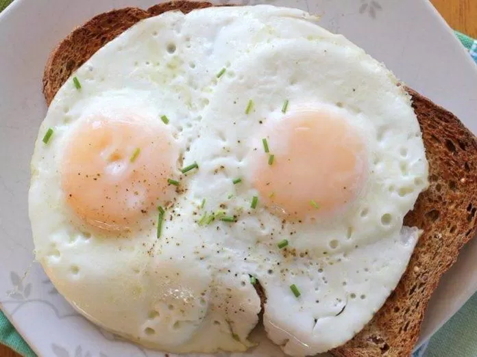 Trứng ốp la chứa nhiều protein (Nguồn: Internet).
