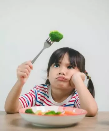 Trẻ ít ăn rau sẽ gây ảnh hưởng tới sự phát triển cơ thể. (Ảnh: Sưu tầm internet)