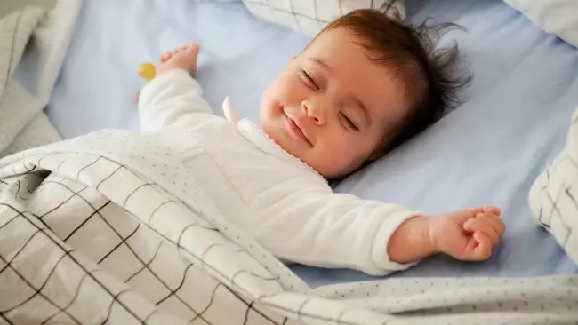 Giấc ngủ trưa rất quan trọng với sự phát triển của trẻ. (Ảnh: Sưu tầm internet)